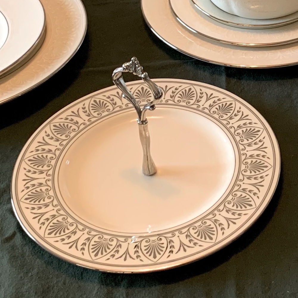 NWOT: Lenox Courtyard Platinum Fine China Stunning Serving Plate